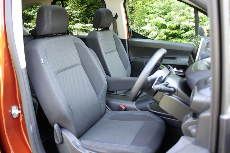 フロントシート