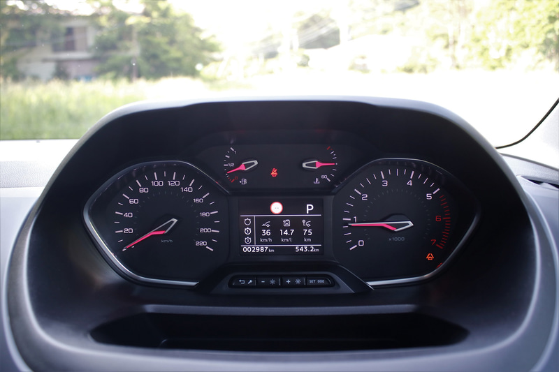 i-Cockpitのメーターパネル