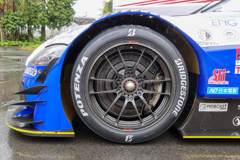 フロントタイヤ。ブリヂストンを装着