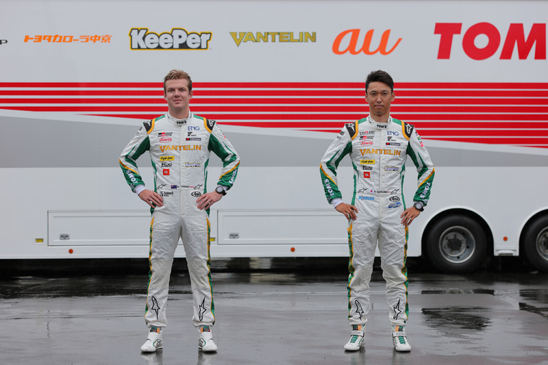 VANTELIN TEAM TOM'Sでスーパーフォーミュラに挑むニック・キャシディ選手（左）と中嶋一貴選手（右）