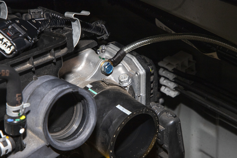 スロットルボディからアースを取る