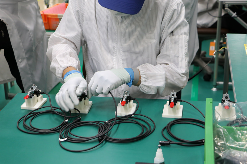 組み立て作業。必要な治具は自分たちで作成