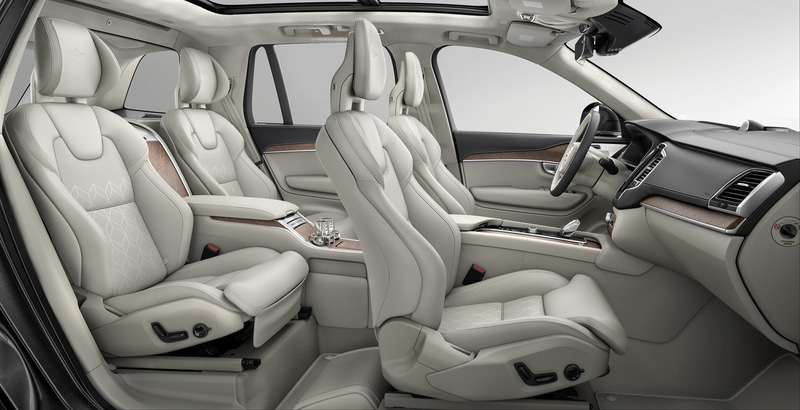 7人乗りのXC90を4人乗りに変更し、広々とした後席を実現