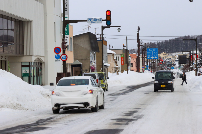 交差点や踏切の手前など、磨かれたアイス路面での性能が目を引く