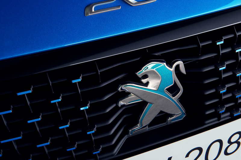 見る角度によって変化するダイクロイックライオン