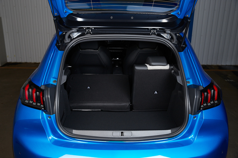 リアシートは6:4の分割タイプ