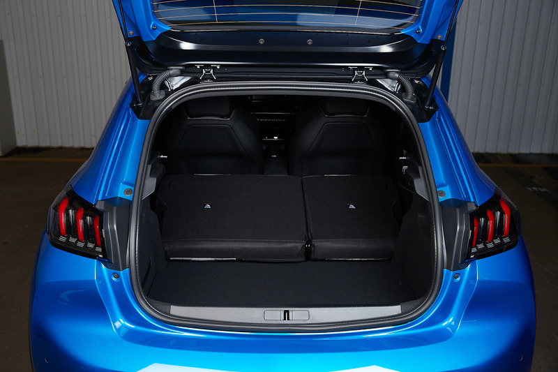 リアシートは6:4の分割タイプ