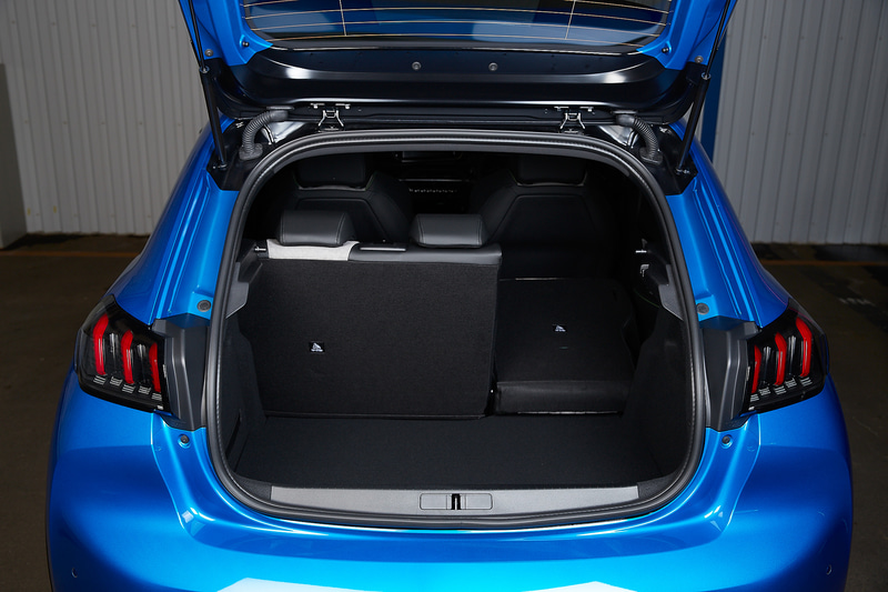 リアシートは6:4の分割タイプ