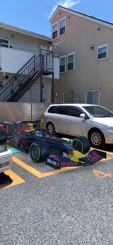 RBマシンが映り込んだ風景を撮影してTwitterで「#RB15フォトグランプリ」をつけて投稿