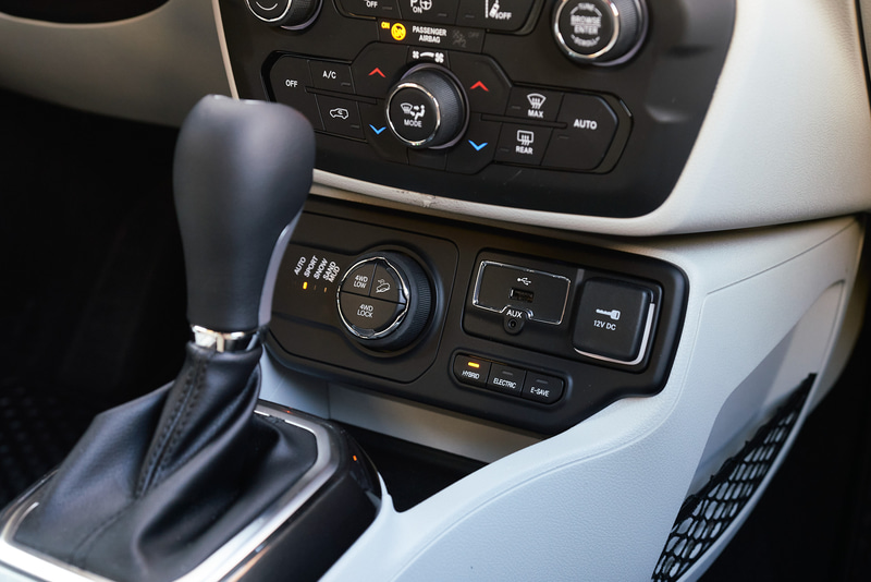 ジープブランド初のPHEVモデル「レネゲード 4xe」