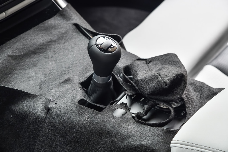 6速MT（オプションで8速Mステップトロニックも設定）