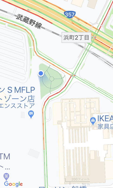 船橋サーキットのストレートのブレーキングポイント付近。現在はIKEA北側の公園となっている。右側に見える駐車場の白線のカーブがサーキットの152R～370Rの痕跡だと思われる
