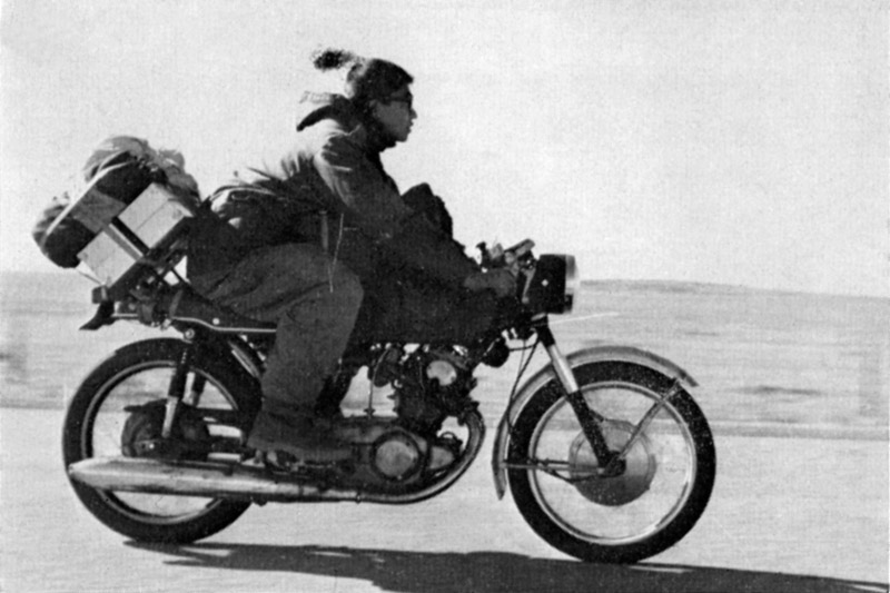 すべての荷物を積んで大陸横断往復の1人旅に