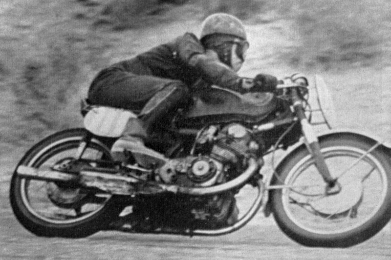 オートバイレースに参加