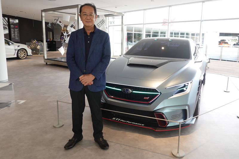 再開初日のため、スバルテクニカインターナショナル株式会社 代表取締役社長 平岡泰雄氏もSTIギャラリーを訪ねていた