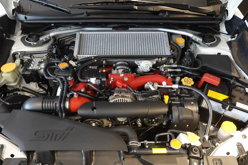 EJ25エンジンをベースにチューンドアップ