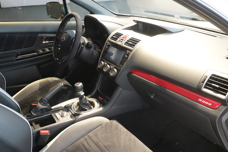 北米仕様のため、運転席は左