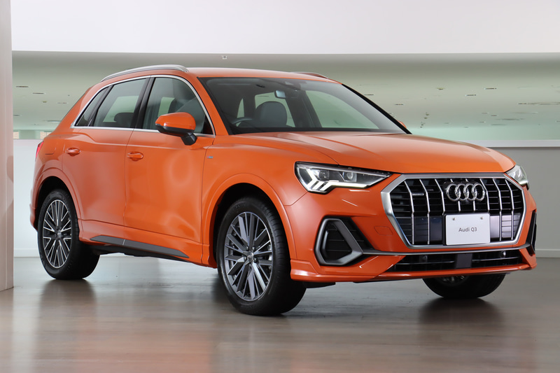 ボディサイズは4495×1840×1610mm（全長×全幅×全高）、ホイールベースは2680mm、車両重量は1700kg。ボディカラーは「パルスオレンジ」