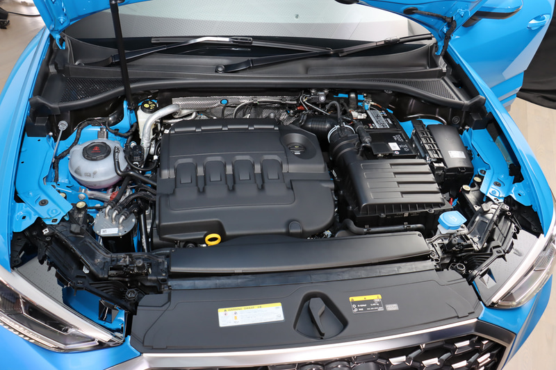 「DFG」型の直列4気筒DOHC 2.0リッター直噴ディーゼルターボエンジンは、最高出力110kW（150PS）/3500-4000rpm、最大トルク340Nm（34.7kgfm）/1750-3000rpmを発生