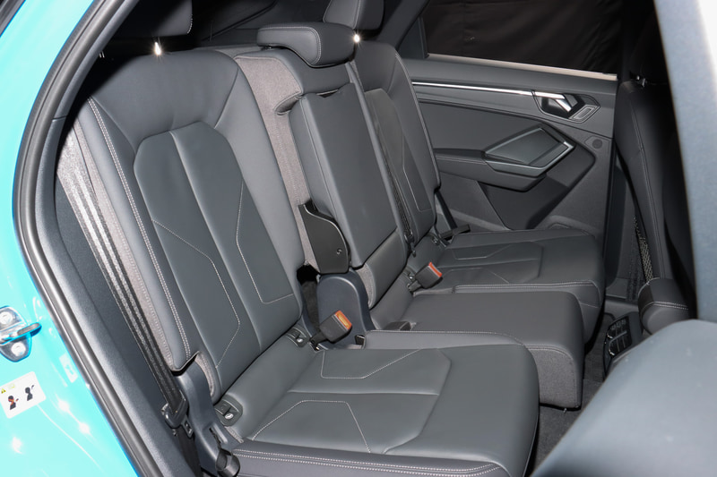 リアシートは3分割可倒式で前後スライドも可能