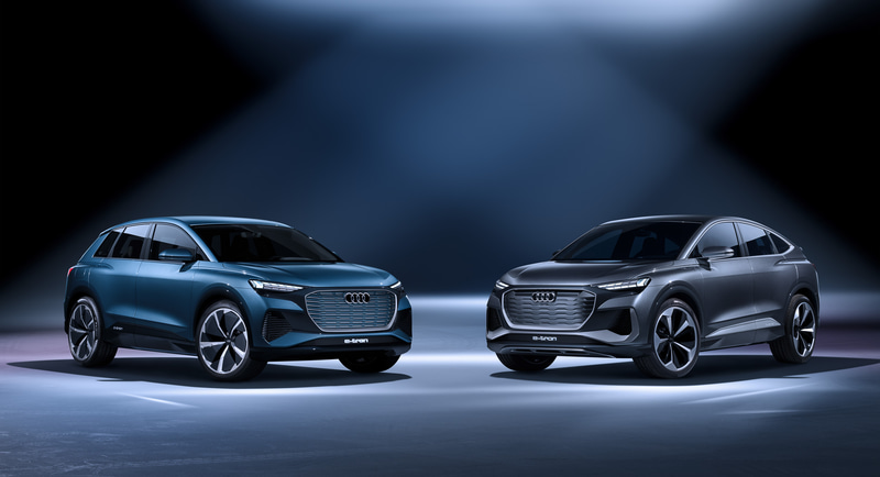 Q4 e-tron concept（左）と、Q4 Sportback e-tron concept（右）