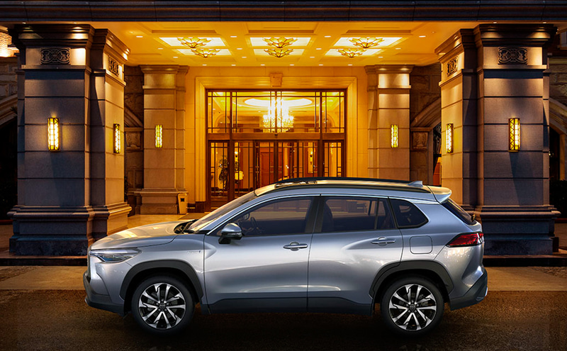 新型コンパクトSUV「カローラ クロス」。タイ仕様のカローラ クロスは、ボディサイズが4460×1825×1620mm（全長×全幅×全高）、ホイールベースが2640mm