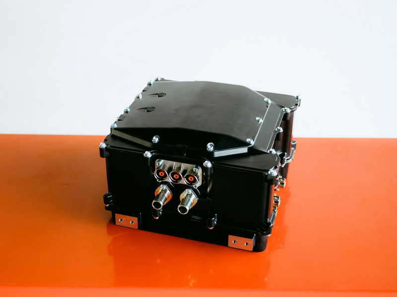 完成した800Vシステム対応次世代SiCインバータ（プロトタイプ）