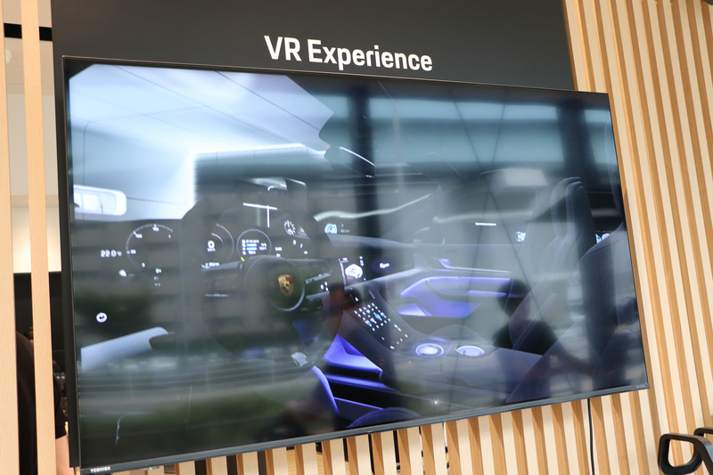 実際にはVRゴーグルで見るので、より立体的で臨場感のある映像が目の前に広がっている