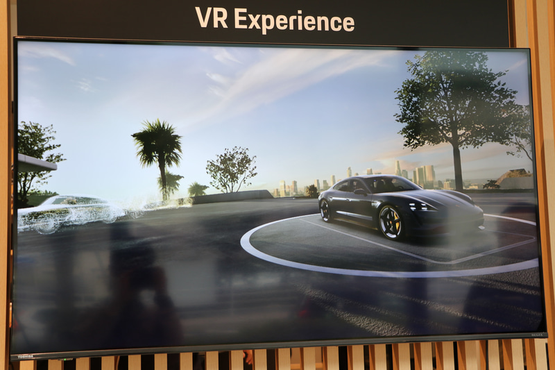 実際にはVRゴーグルで見るので、より立体的で臨場感のある映像が目の前に広がっている