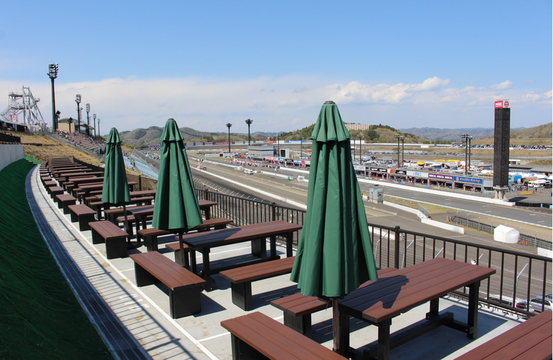 グループ席となるプライベートな区画をグループで楽しめるビクトリーコーナーテラス、SORAサイト、ペアシートは区画と区画の間を空けて販売。料金（1区画：4100円～）※別途観戦券が必要