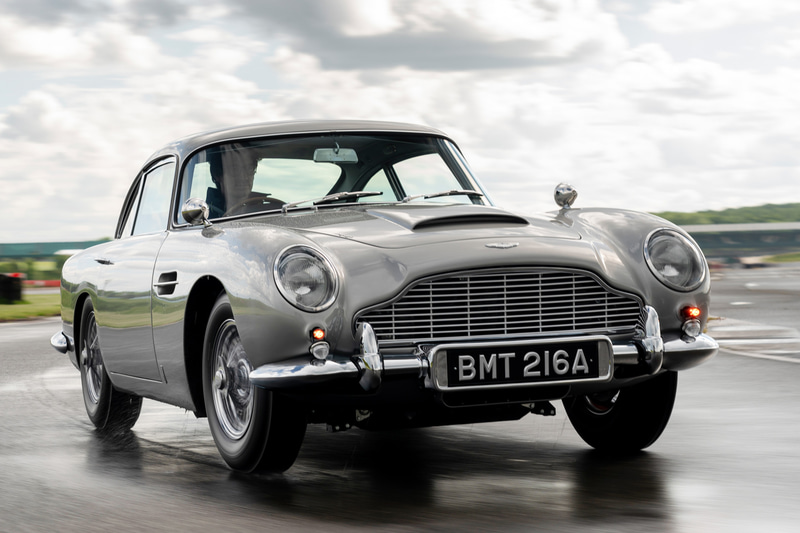 アストンマーティン「DB5 ゴールドフィンガー・コンティニュエーション」完成第1号車