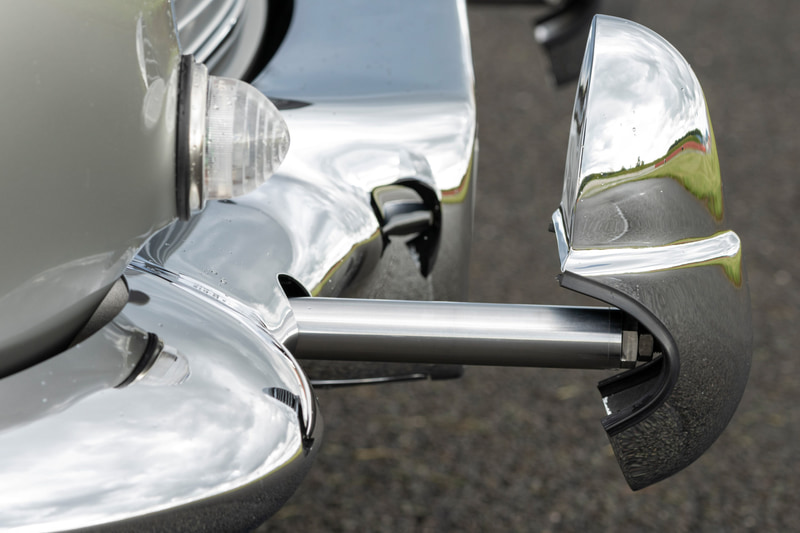 フロント＆リアの伸縮式バンパー