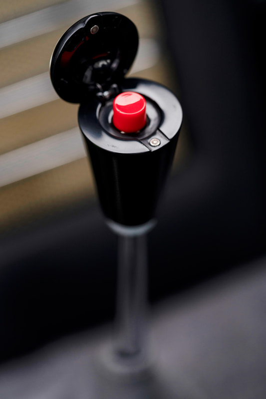 シフトレバーの脱出用ボタン