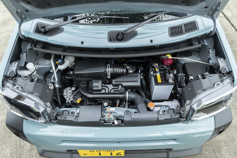 試乗車は最高出力38kW（52PS）/6900rpm、最大トルク60Nm（6.1kgfm）/3600rpmを発生する直列3気筒DOHC 0.66リッター「KF」型エンジンを搭載。トランスミッションはCVT