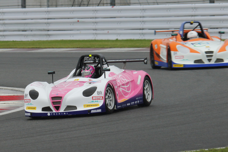 スタート直後に土砂降りの雨に見舞われ、2周目にSC（セーフティカー）が入りレースは中断となった