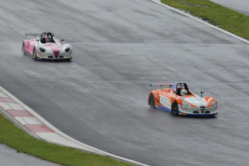 スタート直後に土砂降りの雨に見舞われ、2周目にSC（セーフティカー）が入りレースは中断となった