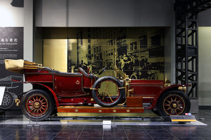 20世紀初頭、急速な進化を遂げた自動車を紹介する「ゾーン2」。自動車の基礎技術の多くが確立され、性能が飛躍的に向上した時代の高品質な自動車が並びます