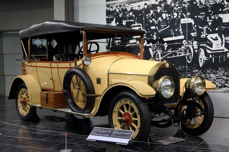 カウルを曲面で構成したモダンなスタイルの「ベンツ 14/30HP（1912年 ドイツ）」