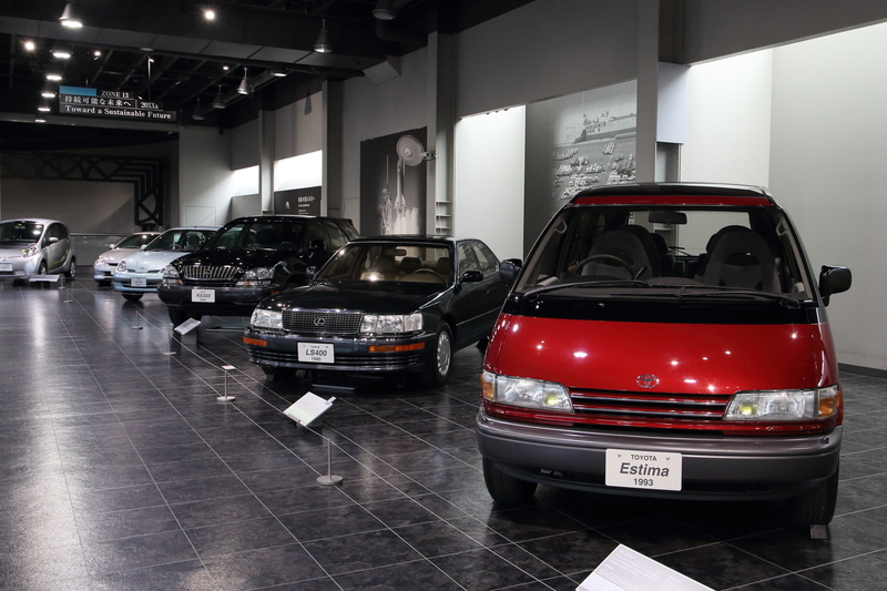 日本企業の海外進出が進み仕向地に合わせた車種の開発や現地生産が進んだ時代のクルマを展示した「ゾーン12」。ライフスタイルの多様化にあわせミニバンやクロスオーバーSUVなどが登場した時期でもありあます