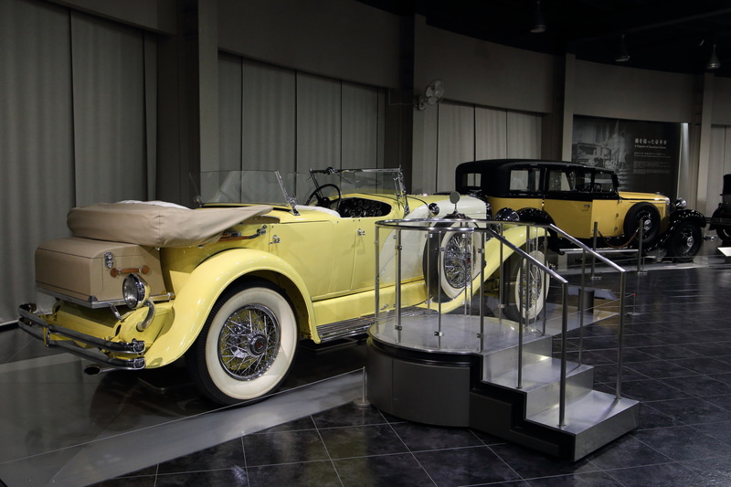 前からはもちろん後姿を堪能できるクルマも多く、階段を登ってインテリアを見学できたり、俯瞰できるスペースがあったりと展示方法にも工夫が見られます