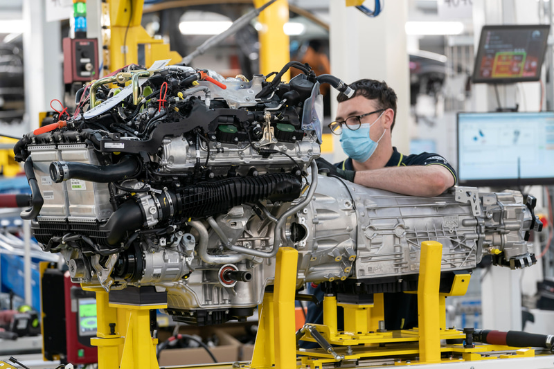 新型DBXの生産の様子