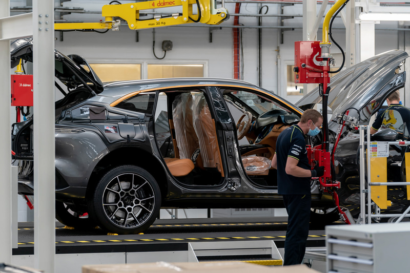 新型DBXの生産の様子