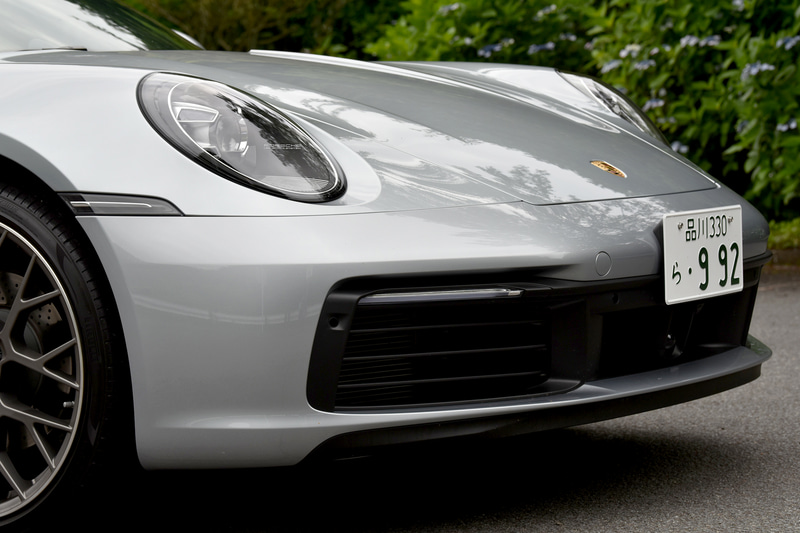 LEDマトリックス ヘッドライトは43万9815円のオプション装備。リアウイングは電動でせり上がる