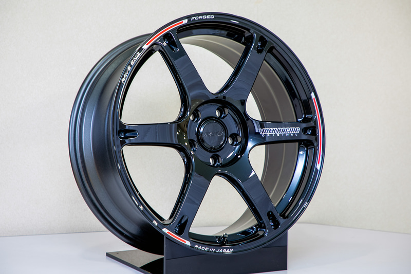 A.M.T.とREDOTを使用することでこれまでにないメカニカルなデザインが作り出せる。レイズにおけるホイールデザインの表現力はまだ高まるのだ