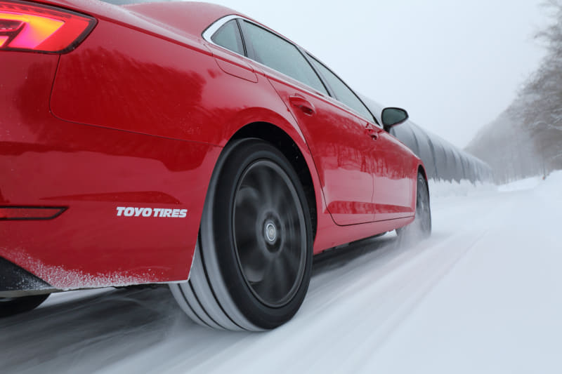 A4にオブザーブ・ギズ2の245/40R18を装着。インフォメーションがしっかりしているのでかなりの速度レンジでも走れてしまう