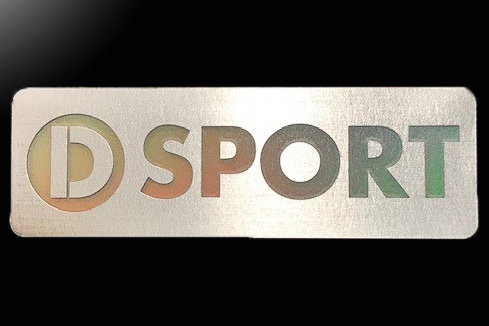 D-SPORTロゴプレートも付属
