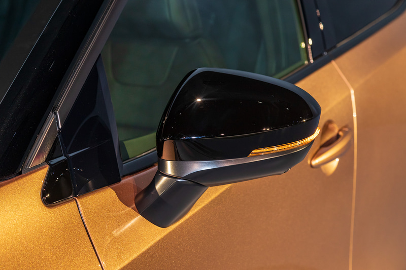 LEDターンランプを内蔵するサイドミラー