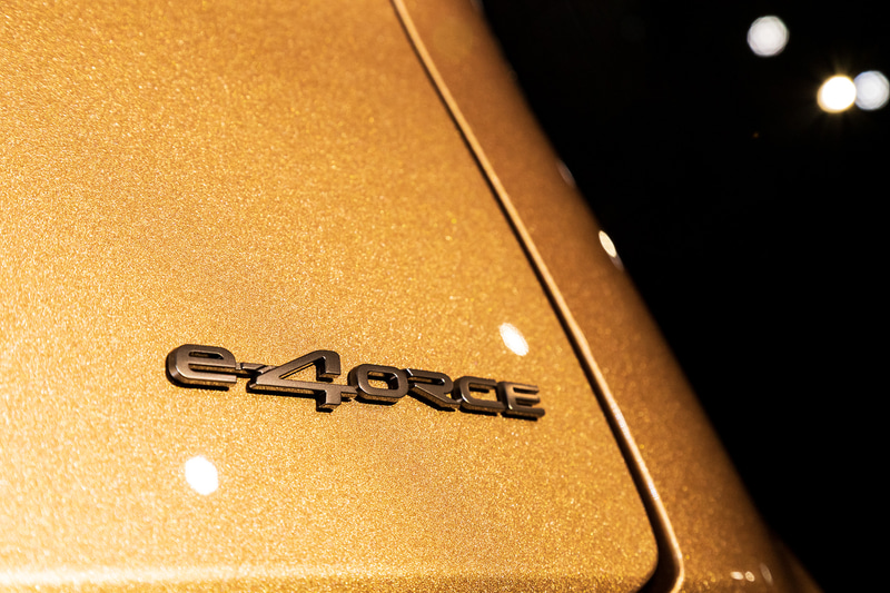 4WD車はリアにe-4ORCEのバッヂが付く