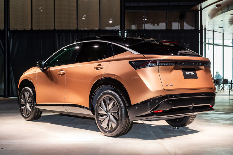 カッパー系カラー。こちらは2WD車になる