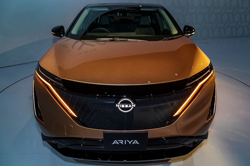 フロントのターンシグナルはシーケンシャルタイプ